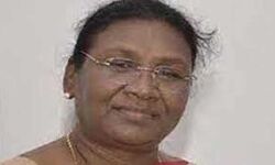 फर्श से अर्श तक की यात्रा की कहानी हैं द्रौपदी मुर्मू फर्श से अर्श तक की यात्रा की कहानी हैं द्रौपदी मुर्मू