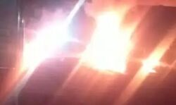 चलते डंफर में अचानक लगी आग- केबिन में फंसा चालक झुलसा, हालत नाजुक चलते डंफर में अचानक लगी आग- केबिन में फंसा चालक झुलसा, हालत नाजुक