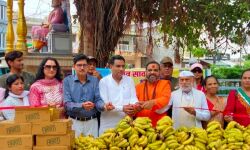 शिवभक्तों की सेवा के लिये लगा शिविर- दवा और फल वितरण