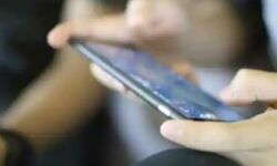 सावधान- पहले करती हैं तो दोस्ती फिर सोशल मीडिया कपड़े उतारती है लड़कियां सावधान- पहले करती हैं तो दोस्ती फिर सोशल मीडिया कपड़े उतारती है लड़कियां