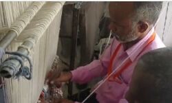 जेल में बंदियों को बनाया जा रहा आत्मनिर्भर- सिखाये कालीन बनाने के गुर जेल में बंदियों को बनाया जा रहा आत्मनिर्भर- सिखाये कालीन बनाने के गुर