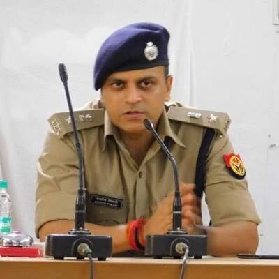 एक दरोगा ने ली रिश्वत तो दूसरे ने भेजा अश्लील मैसेज, SSP ने करा दी FIR