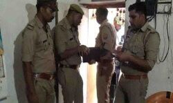 बेटे ने चाकू से गोदकर कर दी अपने पिता की हत्या - हुआ फरार बेटे ने चाकू से गोदकर कर दी अपने पिता की हत्या - हुआ फरार