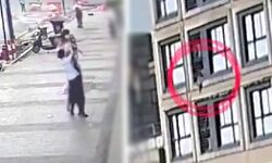 पब्लिक में प्रशंसा- ऊपरी मंजिल से गिरती हुई बच्ची की ऐसे बचाई जान