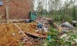 बरसात में मकान गिरने से हुआ हादसा- दो की मौत, चार घायल