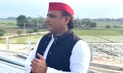 अखिलेश पहुंचे बुंदेलखंड एक्सप्रेसवे- गुणवत्ता पर उठाये सवाल अखिलेश पहुंचे बुंदेलखंड एक्सप्रेसवे- गुणवत्ता पर उठाये सवाल