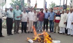 कांग्रेस ने फूंका भाजपा सरकार का पुतला कांग्रेस ने फूंका भाजपा सरकार का पुतला