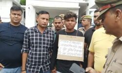 समय समय की बात-गले में तख्ती डालकर बोला बदमाश एसपी साहब मुझे बचाइए समय समय की बात-गले में तख्ती डालकर बोला बदमाश एसपी साहब मुझे बचाइए