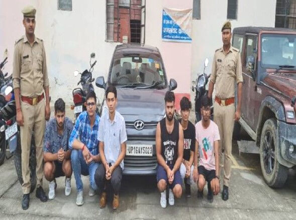 गर्ल्स हॉस्टल के सामने दिखा रहे थे स्टंट- पुलिस ने किया ऐसा इलाज गर्ल्स हॉस्टल के सामने दिखा रहे थे स्टंट- पुलिस ने किया ऐसा इलाज