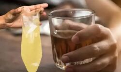 युवाओं पर चढ़ी ऐसी सनक- कंडोम को गर्म पानी में इसलिये ले रहे युवा