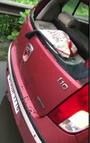 इलाके में दबदबा बनाने को बंदूकधारी हमलावरो ने की गाड़ियों में तोड़फोड़ इलाके में दबदबा बनाने को बंदूकधारी हमलावरो ने की गाड़ियों में तोड़फोड़