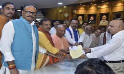 बीजेपी उम्मीदवारों ने विधान परिषद के लिए किया नामांकन बीजेपी उम्मीदवारों ने विधान परिषद के लिए किया नामांकन