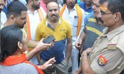 बच्चों को कलमा पढ़ाने पर प्रबंधक पर मुकदमा-स्कूल में बंद हुई प्रार्थना बच्चों को कलमा पढ़ाने पर प्रबंधक पर मुकदमा-स्कूल में बंद हुई प्रार्थना