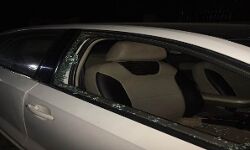 कार का शीशा तोड़ दवा कारोबारी का रुपयों से भरा बैग उड़ाया