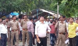 पेट्रोल एवं माचिस लेकर टंकी पर चढ़ा वीरू-बसंती से शादी की हां पर उतरा