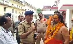 मुस्लिम इंटर कॉलेज में हनुमान चालीसा पढ़ने जा रहे जगतगुरु को पुलिस ने..