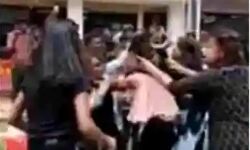 डीजे पर लड़कियों के बीच हुई जमकर ढिशुम ढिशुम- खींची चुटिया डीजे पर लड़कियों के बीच हुई जमकर ढिशुम ढिशुम- खींची चुटिया