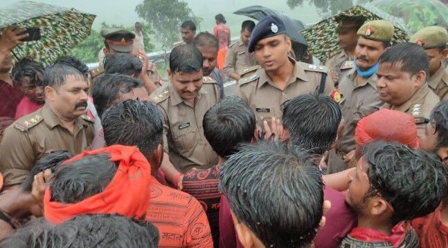 कांवड़ियों की सुरक्षा में लापरवाही बरतने पर इंस्पेक्टर सस्पेंड