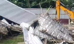 बाबा का बुलडोजर की असम में गूंज-मुफ्ती का मदरसा कर दिया जमींदोज बाबा का बुलडोजर की असम में गूंज-मुफ्ती का मदरसा कर दिया जमींदोज