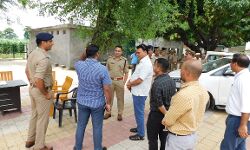 कड़ी सुरक्षा व्यवस्था के बीच संपन्न हो रहा जिला पंचायत उपचुनाव कड़ी सुरक्षा व्यवस्था के बीच संपन्न हो रहा जिला पंचायत उपचुनाव