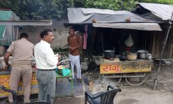 खाने-पीने की चीजों की दुकानों पर बिकती मिली दारू- छापे से मचा हड़कंप खाने-पीने की चीजों की दुकानों पर बिकती मिली दारू- छापे से मचा हड़कंप