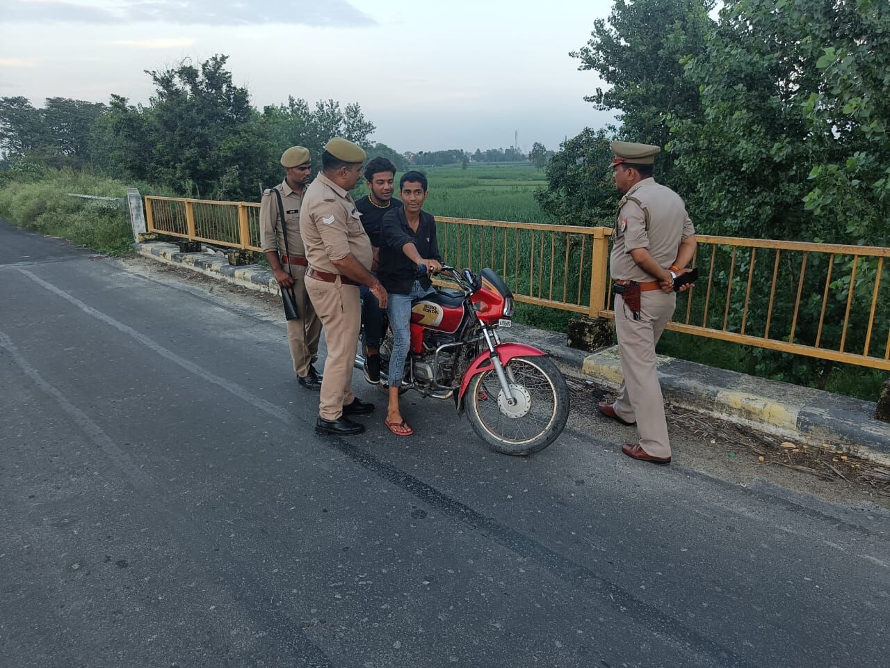 चौकी प्रभारी ने चलाया जबरदस्त चेकिंग अभियान- चालकों में मचा हडकम्प