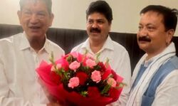 पहाड़ पर लॉबिंग पॉलिटिक्स पहाड़ पर लॉबिंग पॉलिटिक्स