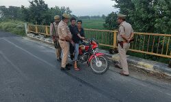 चौकी प्रभारी ने चलाया जबरदस्त चेकिंग अभियान- चालकों में मचा हडकम्प चौकी प्रभारी ने चलाया जबरदस्त चेकिंग अभियान- चालकों में मचा हडकम्प