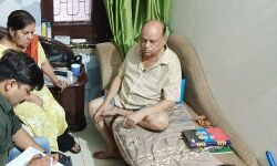 बंधक बनाकर कपड़ा कारोबारी के घर दिनदहाड़े लाखों की डकैती