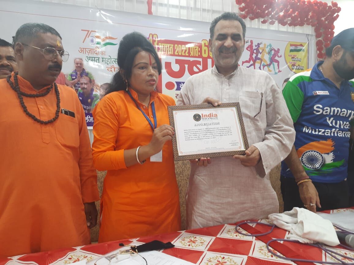 क्रांतिकारी शालू ने मुज़फ्फरनगर का नाम किया रोशन- मंत्री से मिला सम्मान