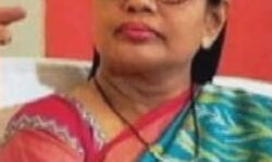 ईडी के दफ्तर में पेश हुईं वर्षा राउत