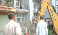 महिला से बदसलूकी करने वाले ग़ालीबाज बीजेपी नेता के घर गरजा बुलडोजर महिला से बदसलूकी करने वाले ग़ालीबाज बीजेपी नेता के घर गरजा बुलडोजर