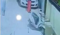 पूर्व MLA की बेटी के मकान पर बदमाशों ने फोड़े बम- हमलावरों की तलाश पूर्व MLA की बेटी के मकान पर बदमाशों ने फोड़े बम- हमलावरों की तलाश