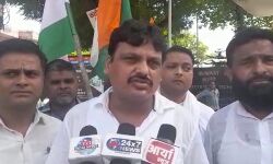 कांग्रेस कार्यकर्ताओं ने निकाली तिरंगा यात्रा
