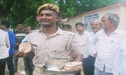 रो-रोकर मैस के खाने की पोल खोलने वाले सिपाही पर कार्यवाही की तैयारी रो-रोकर मैस के खाने की पोल खोलने वाले सिपाही पर कार्यवाही की तैयारी