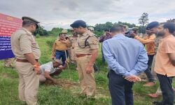 माफिया की करोड़ों की संपत्ति पर प्रशासन का कब्जा- कार्यवाही से हड़कंप