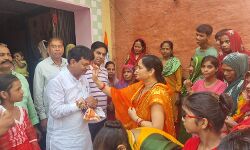 दलित बहनों से राखी बंधवाकर मंत्री कपिल देव ने दिया समरसता का संदेश