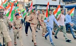 SP ने अधीनस्थों के साथ शहर के विभिन्न इलाकों में किया पैदल तिरंगा मार्च