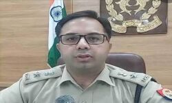 लापरवाही पर गिरी एसएसपी की गाज-चार थानेदार किये लाइन हाजिर लापरवाही पर गिरी एसएसपी की गाज-चार थानेदार किये लाइन हाजिर