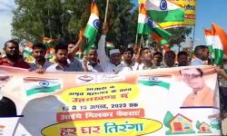 नगर पंचायत कर्मियों द्वारा निकाली गई तिरंगा यात्रा