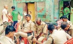 बीच बाजार लगे थप्पड़ का महिला से लिया ऐसा खौफनाक बदला, किया सरेंडर