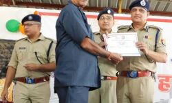 सराहनीय कार्य का मिला इनाम- डीआईजी एवं एसएससी के हाथों मिला सम्मान