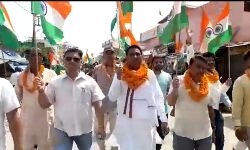 कांग्रेस कार्यकर्ताओं ने तिरंगा रैली निकालकर लोगों को जागरूक किया