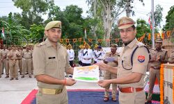 ध्वजारोहण कर एसपी ने किया देश विकास में योगदान का आहवान ध्वजारोहण कर एसपी ने किया देश विकास में योगदान का आहवान