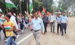 स्टूडेंट ने निकाली प्रभातफेरी, प्राचार्य ने किया ध्वजारोहण स्टूडेंट ने निकाली प्रभातफेरी, प्राचार्य ने किया ध्वजारोहण