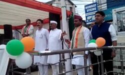 मेयर ने ध्वजारोहण कर दिलाई बेटी बचाओ बेटी पढ़ाओ की शपथ मेयर ने ध्वजारोहण कर दिलाई बेटी बचाओ बेटी पढ़ाओ की शपथ