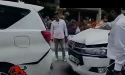 CM के काफिले में चल रहे BJP नेताओं की कारे टकराई-हुई क्षतिग्रस्त CM के काफिले में चल रहे BJP नेताओं की कारे टकराई-हुई क्षतिग्रस्त