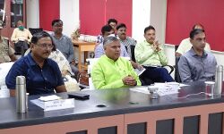 जेल मंत्री ने कांफ्रेंसिंग के माध्यम से अधिकारियों के साथ की वार्ता जेल मंत्री ने कांफ्रेंसिंग के माध्यम से अधिकारियों के साथ की वार्ता