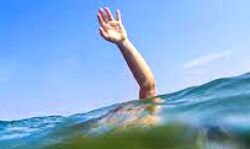 सेल्फी लेते वक्त झरने में डूबी युवती