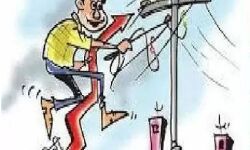 बिजली विभाग के छापे से बिजली चोरों में हड़कंप-इतने घरों में मिली चोरी बिजली विभाग के छापे से बिजली चोरों में हड़कंप-इतने घरों में मिली चोरी